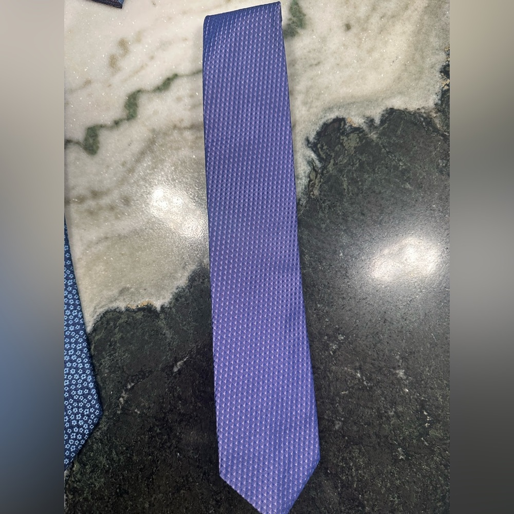 Hugo Boss purple geometric shape men’s tie